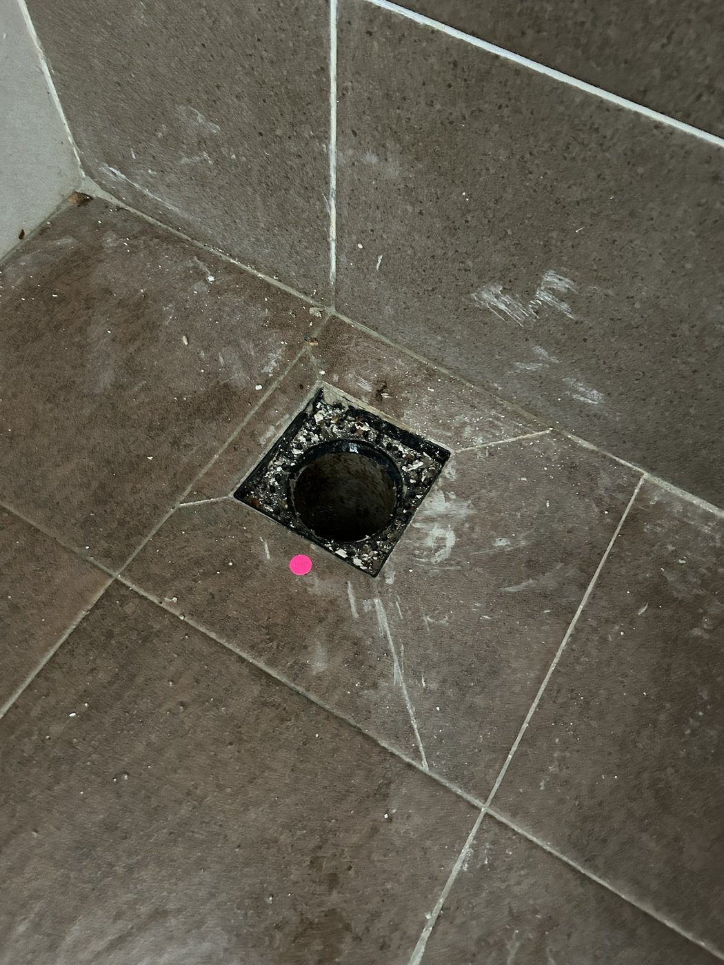 Kemasan sekitar floor trap